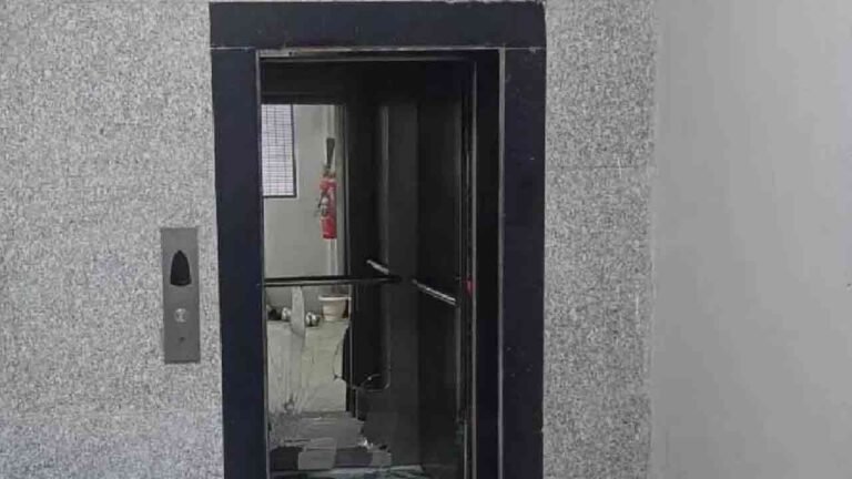 Six People Injured As Lift Crashes In Old City 