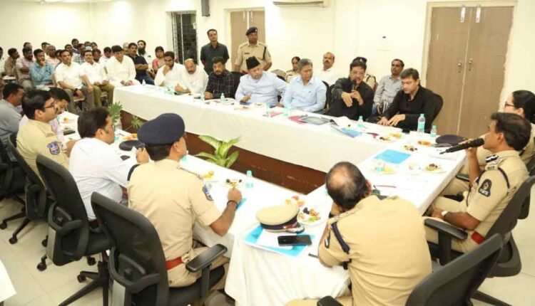 AIMIM MLAs Meet CP CV Anand To Discuss On Hyderabad Traffic Issues