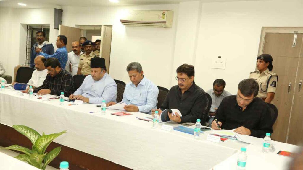 AIMIM MLAs Meet CP CV Anand To Discuss On Hyderabad Traffic Issues