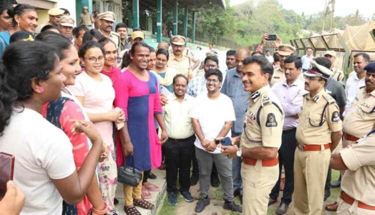 44 Transgenders Clear Physical Tests For Hyderabad Traffic Police