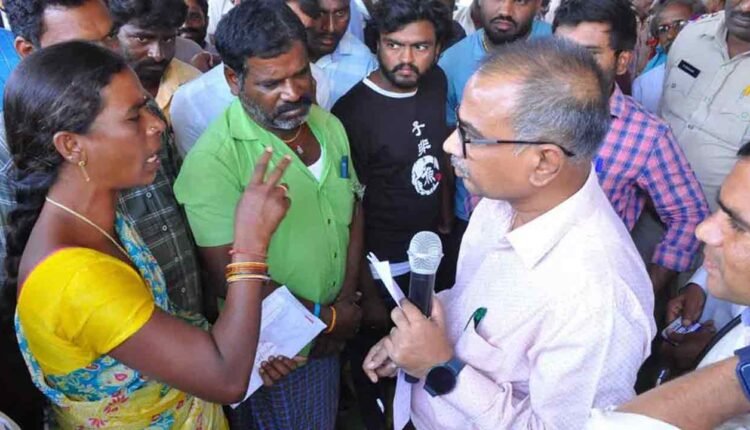 Ruckus at Gram Sabha Over Alleged Bias in Beneficiaries Selection For Govt. Schemes