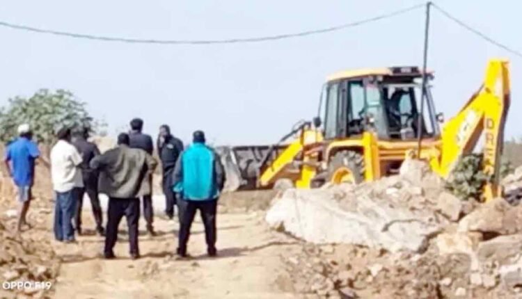 HYDRAA In Action: Ex-MLA's Fencing Demolished!