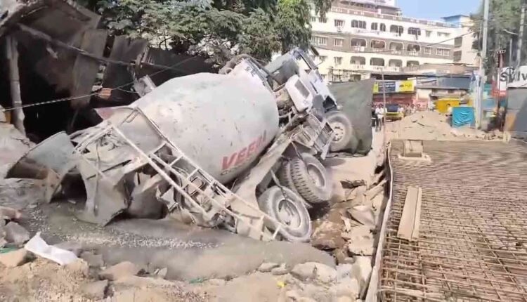 Chaknawadi Nala Collapse Again In Goshamahal: Crusher Lorry Gets Stuck