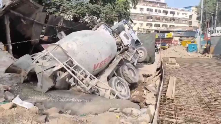 Chaknawadi Nala Collapse Again In Goshamahal: Crusher Lorry Gets Stuck