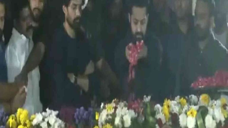 Family And Political Leaders Pay Tribute To Late Former CM NTR At NTR Ghat