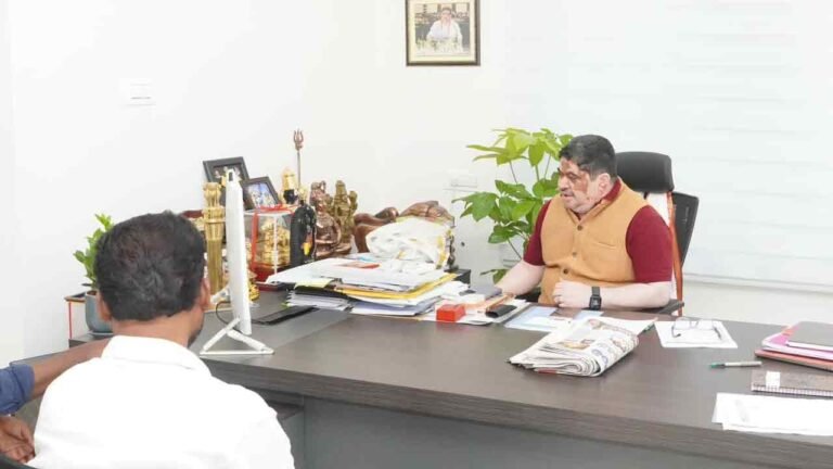 Minister Ponnam Prabhakar At The BC Welfare Department Review Zoom Meeting