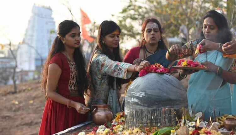 Devotees Throng Shiva Temple In Hyderabad