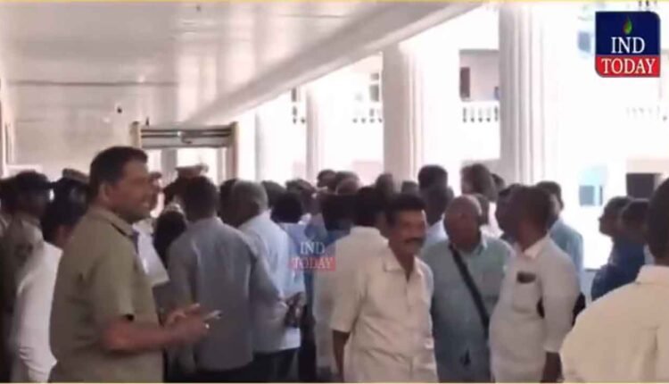 Congress Turns ‘20% Commission Sarkar’ – Secretariat Erupts in Protest