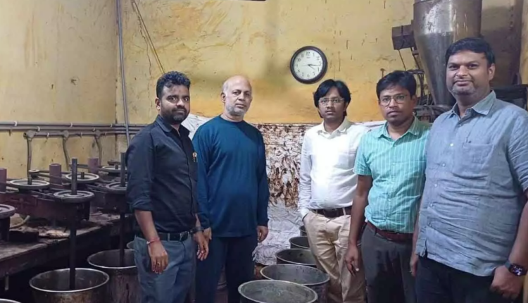 Police Raid Mehindi Center In Hyderabad 