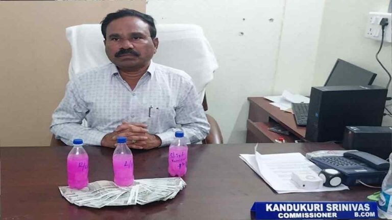 Dharmapuri Municipal Commissioner Nabbed While Accepting Rs. 20,000 Bribe 