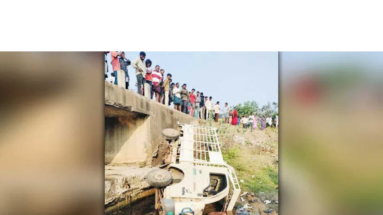 15 Labourers Injured As A Mini-Goods Vehicle Plunges Into A Stream In Kothagudem