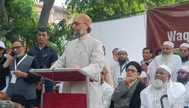 WATCH | Asaduddin Owaisi Joins AIMPLB's Protest Against Waqf Bill