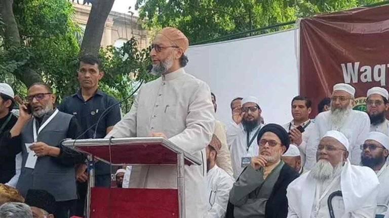 WATCH | Asaduddin Owaisi Joins AIMPLB's Protest Against Waqf Bill