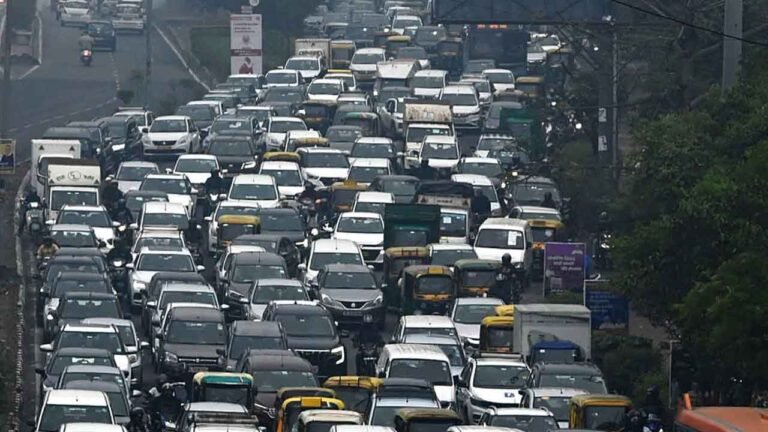 Delhi Bans Fuel for 15-Year-Old Vehicles to Control Air Pollution