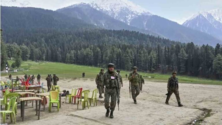 Medak And Sangareddy People Who Went On A Pahalgam Pilgrimage Survive As The Schedule Was Late
