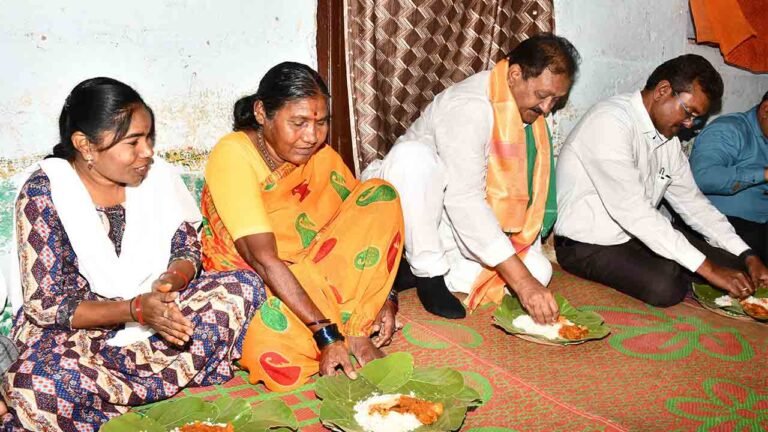 Shabbir Ali Distributes Fine Rice, Shares Meal With Dalit Family in Kamareddy