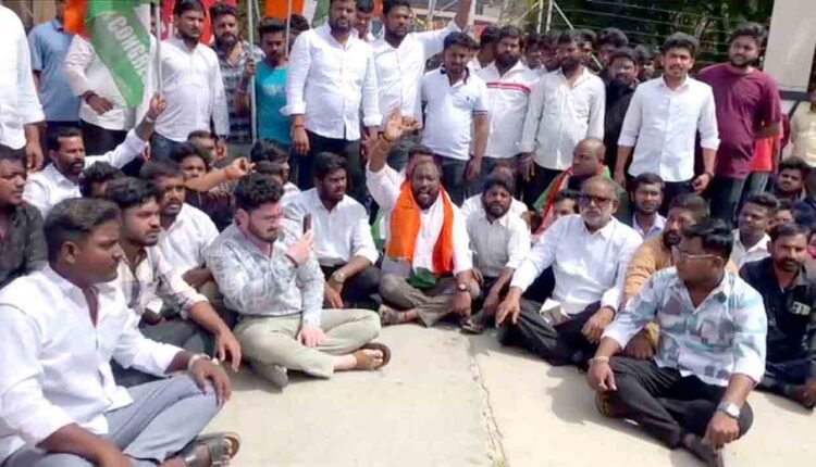 Youth Congress Workers Demand For HCA Chief's Resignation 