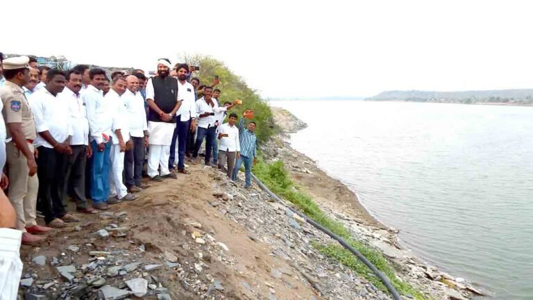Uttam Kumar Reddy Calls For Speedy Completion Of Irrigation Works In Telangana