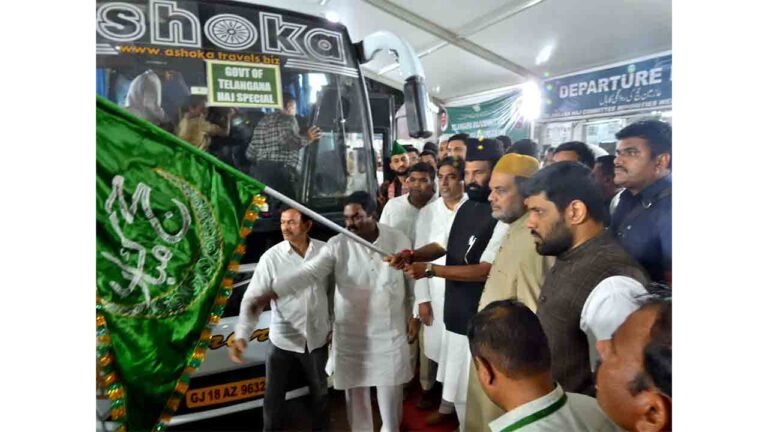 Uttam Kumar Reddy Flags Off Haj pilgrims, Reaffirms Congress' Commitment To Minority Rights And Secularism
