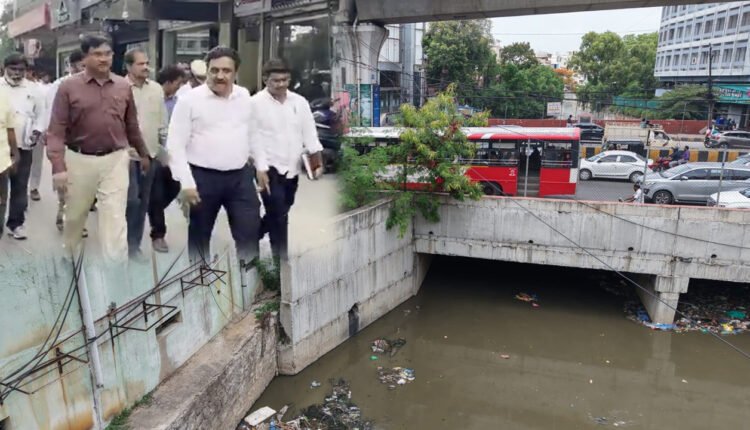 HYDRA Extends Wings To SCB, Demolishes Illegal Construction On Patny Nala In Rasoolpura