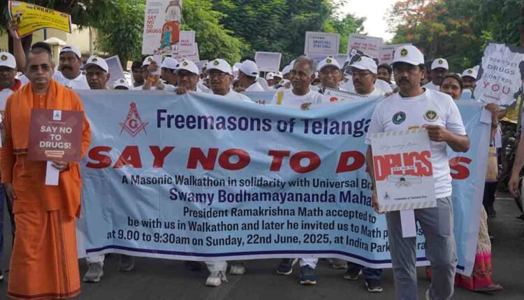 Sandeep Shandilya And Swami Bodhamayananda Maharaj Flagged Off A Walkathon — “Say No To Drugs”