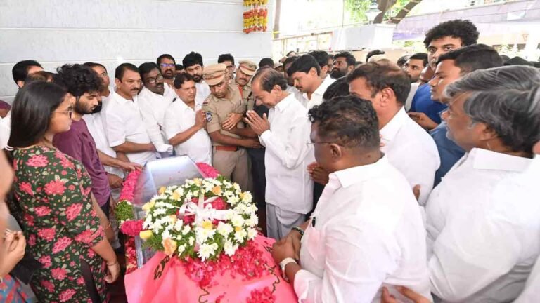 WATCH | KCR Pays Last Respect To Maganti Gopinath