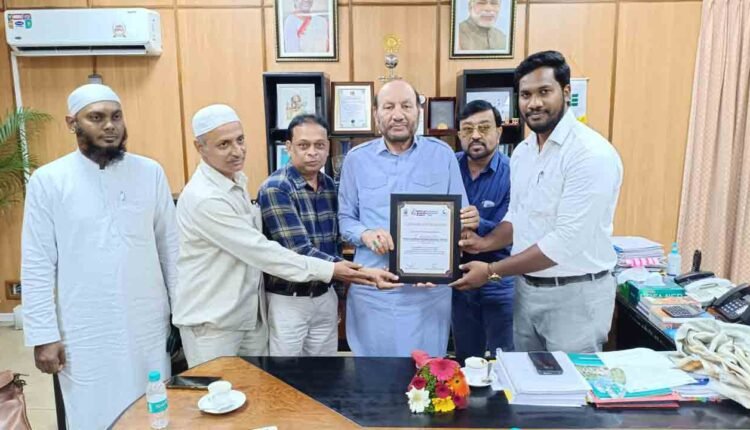 MANUU Alumni Felicitated Prof. Syed Ainul Hasan