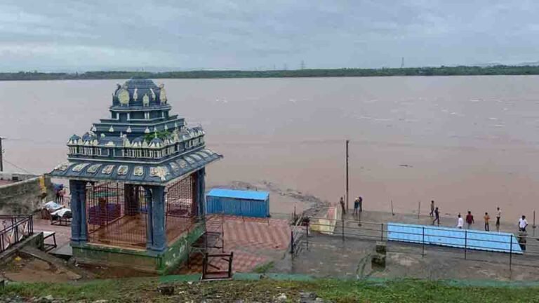 Godavari Water Level Rising at Bhadrachalam