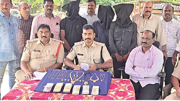 Nabbed Notorious House Breaking In Night Offender: D Recovered 31.456 Tolas Of Gold Ornaments