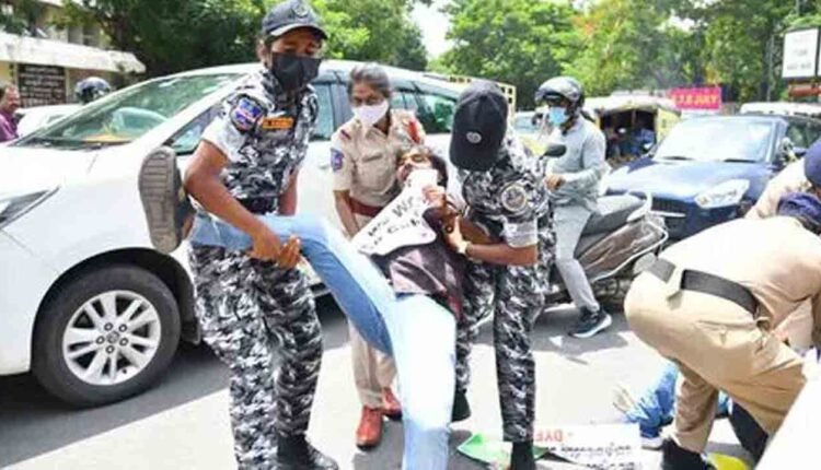 Unemployed Youth Protest Outside Telangana Secretariat Over Job Calendar Delay; Several Detained