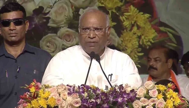 We Are Not Afraid of Small Factions,” Says Kharge at TPAC Meeting, Warns Dissident MLAs