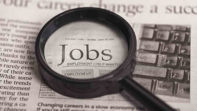 Public Sector Banks to Recruit 50,000 Employees in FY2025 to Support Expansion and Growth