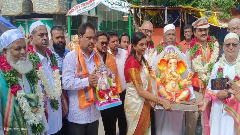 Ganesh Chaturthi 2025: Idol Sale Allowed Outside Hyderabad Mosque Gate