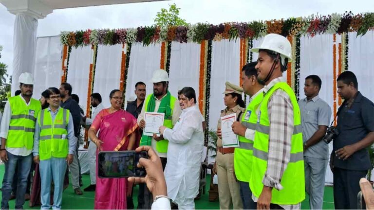 Rain: Husnabad Lineman Honored for Courageous Power Line Repairs