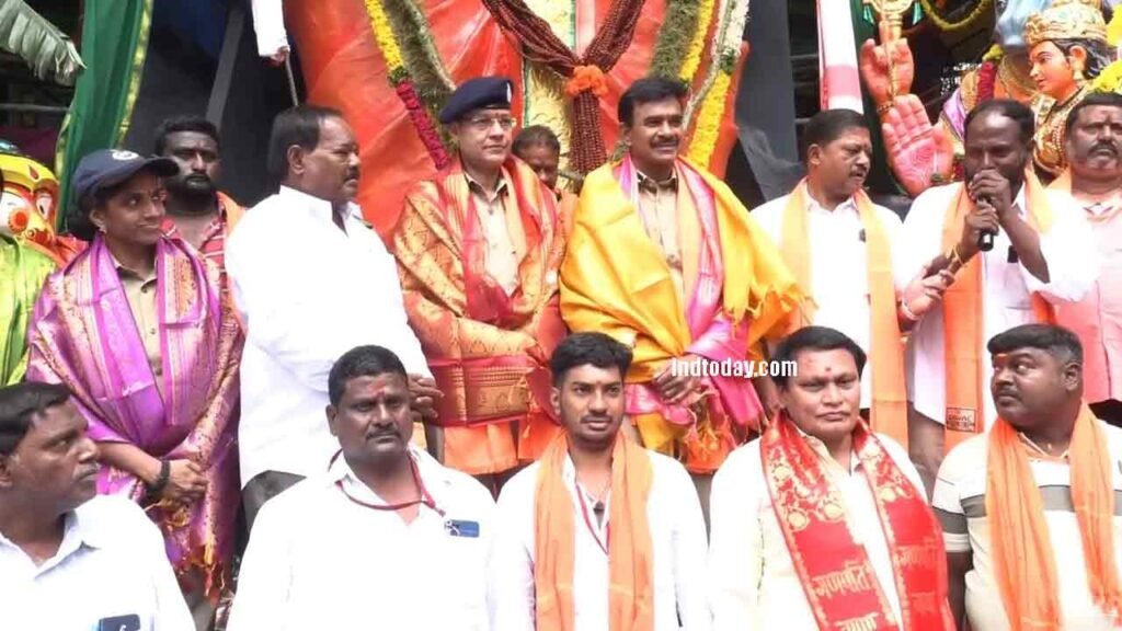 Hyderabad CP CV Anand Visits Khairatabad Bada Ganesh, Seeks Blessings