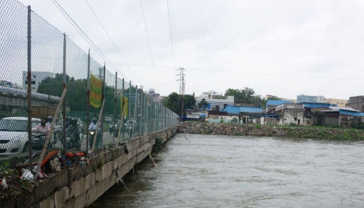 Musi Rising: Flood Flow From Above Bhimalingam Low-Level Bridge