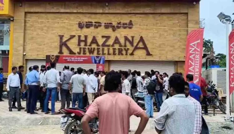 WATCH | Shooting at Khazana Jewellery Store in Chandanagar