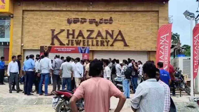 WATCH | Shooting at Khazana Jewellery Store in Chandanagar