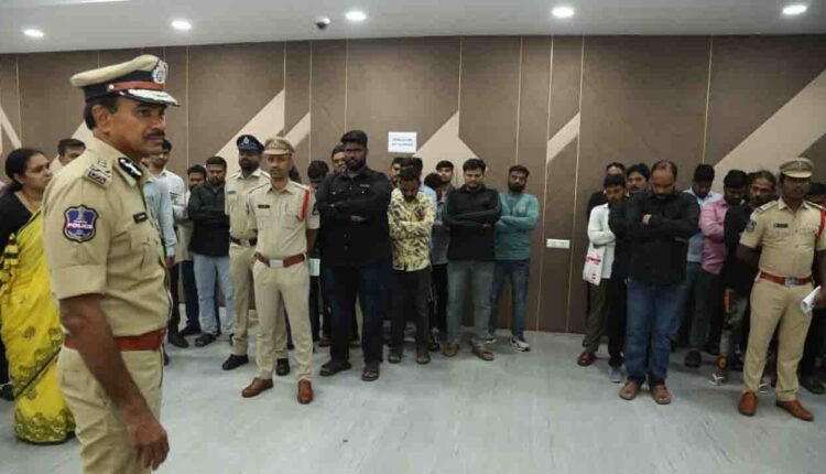 Hyderabad City Police Commissioner Meets Old City Gangs, Reviews Their Behaviour