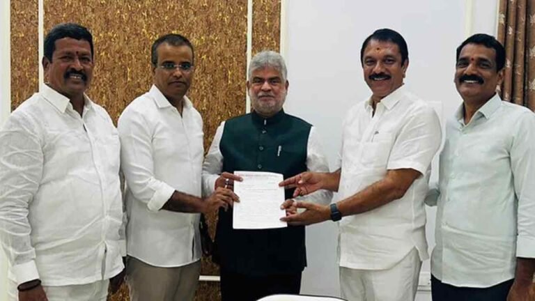 BRS MLAs Meet The Speaker Of The Legislative Assembly 