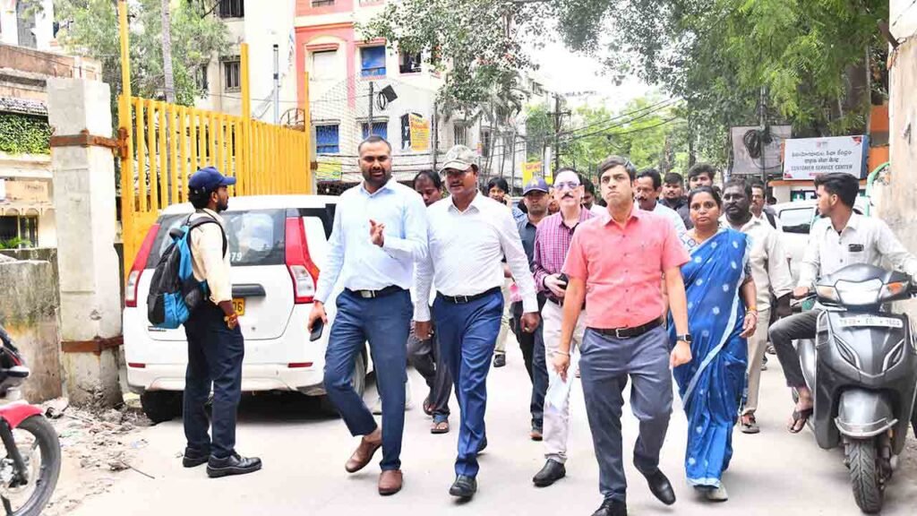 Flood Prevention Strategies Discussed By GHMC And HYDRA For Ameerpet Metro Station And Maitrivanam Localities