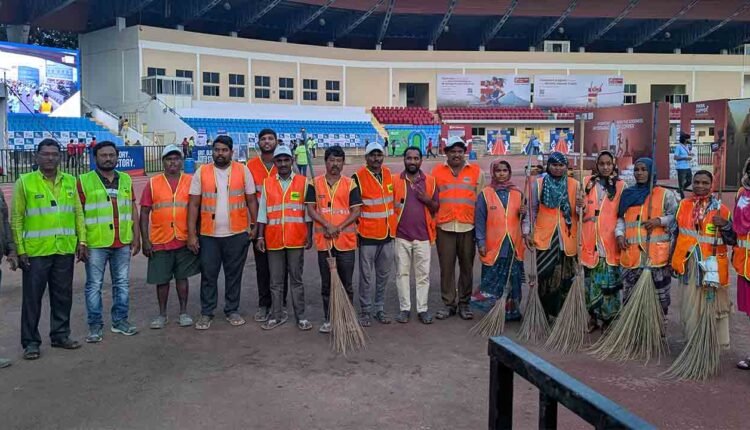 Ragpickers And GHMC’s Safai Saathis Worked Together To Ensure NMDC Hyderabad Marathon 2025
