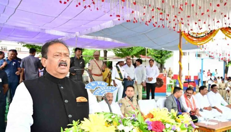 Shabbir Ali Leads Adilabad I-Day Celebrations With Call For Growth And Welfare Focus