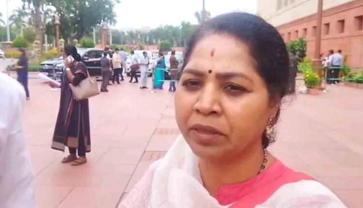 Chain Snatcher Attacks Female MP In Delhi