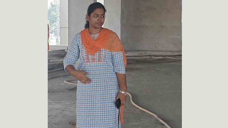 Town Planning Officer Harika Caught By ACB While Taking A Bribe Of Four Lakhs