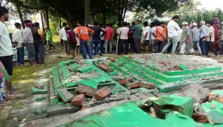 Tension In Meerut As A Mazaar Vandalised