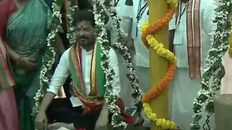 CM Revanth Visited Medaram Offer Special Pujas To Sammakka And Saralamma