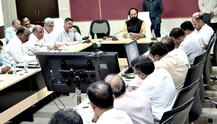 We Must Show Visible Results In All Projects: Minister Uttam To Irrigation Officials