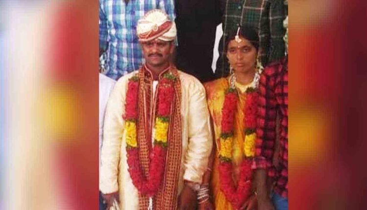 Wife Pours Hot Oil On Husband In Jogulamba Gadwal District