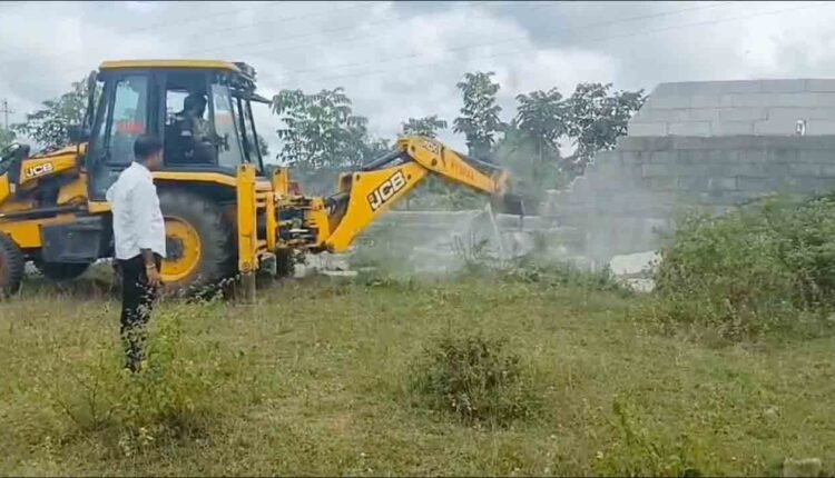 Relief For Plot Owners: HYDRAA Removes Obstruction Wall In Pocharam